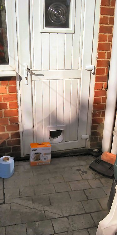 Cat flap fitters Chapel House and Westerhope