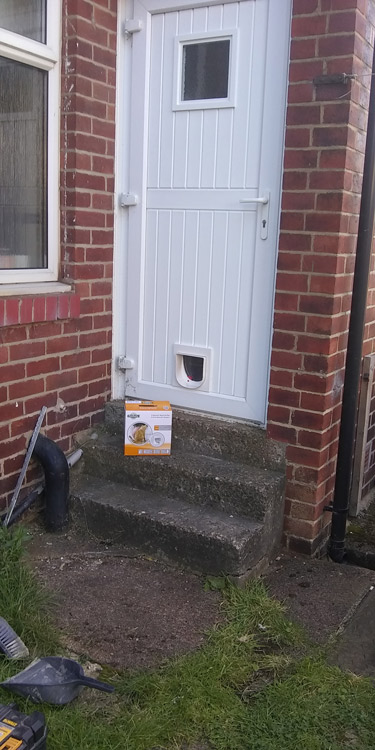 Cat flap fitters Heaton and Cochrane Park