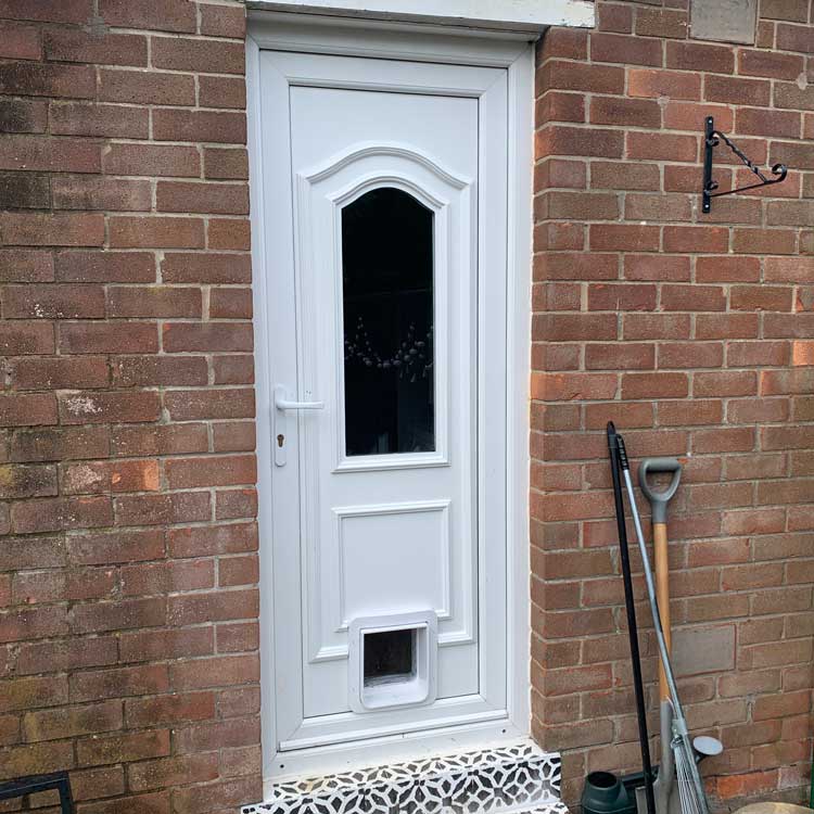 Cat Flap Fitters Dumpling Hall and Newcastle, Glaziers Newcastle