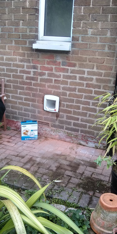 Cat and dog flap fitters Hazelrigg and Dinnington