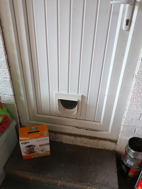 Cat and dog flap fitters New Hartley and Seaton Sluice