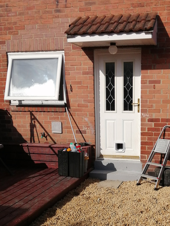 Cat flap fitters Winlaton