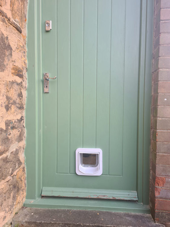 Cat flap fitters Walbottle and Newcastle