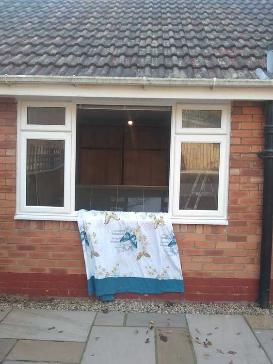 Glazier to remove window glass for furniture delivery Newcastle