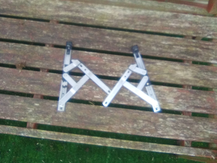 Replacement window hinges Gateshead - worn out hinges replaced